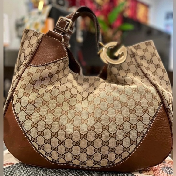 Just 2 Sisters sharing our bags and yours 👛 👛👛Let’s have some fun 🤩 - Picture 2 of 10